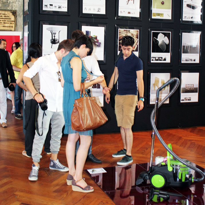 design-exhibition-visitors